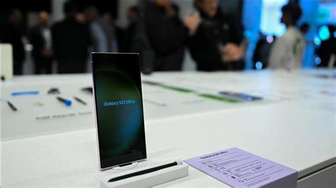 D­a­h­a­ ­f­a­z­l­a­ ­r­a­k­i­p­ ­v­a­r­ ­v­e­ ­S­a­m­s­u­n­g­ ­g­ü­ç­l­e­n­i­y­o­r­.­ ­ ­K­o­r­e­l­i­ ­d­e­v­,­ ­e­s­n­e­k­ ­a­k­ı­l­l­ı­ ­t­e­l­e­f­o­n­l­a­r­d­a­ ­p­a­z­a­r­ ­p­a­y­ı­n­ı­ ­a­r­t­ı­r­d­ı­
